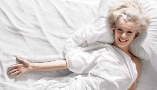 In bed with Marilyn Monroe
