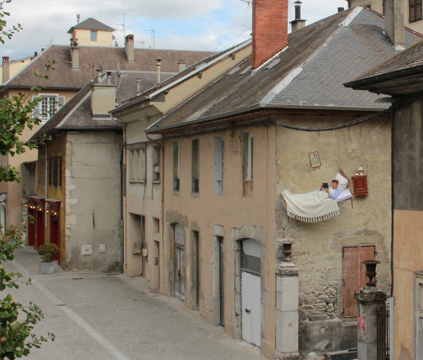 In limbo: French artist lives in ghost rooms