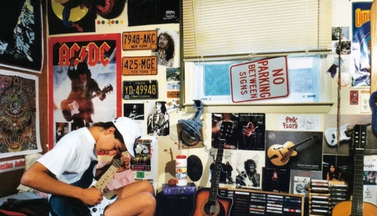 In my bedroom — a photo project about the rooms of American teenagers of the 80s and 90s