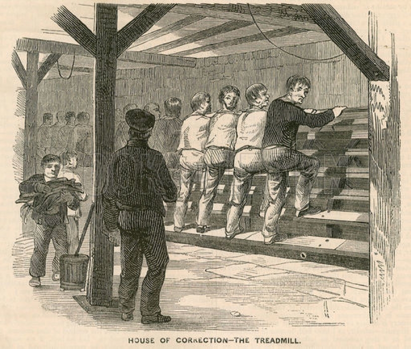 In prison of the 19th century there was a Ladder Cubitt, the ancestor of modern simulators