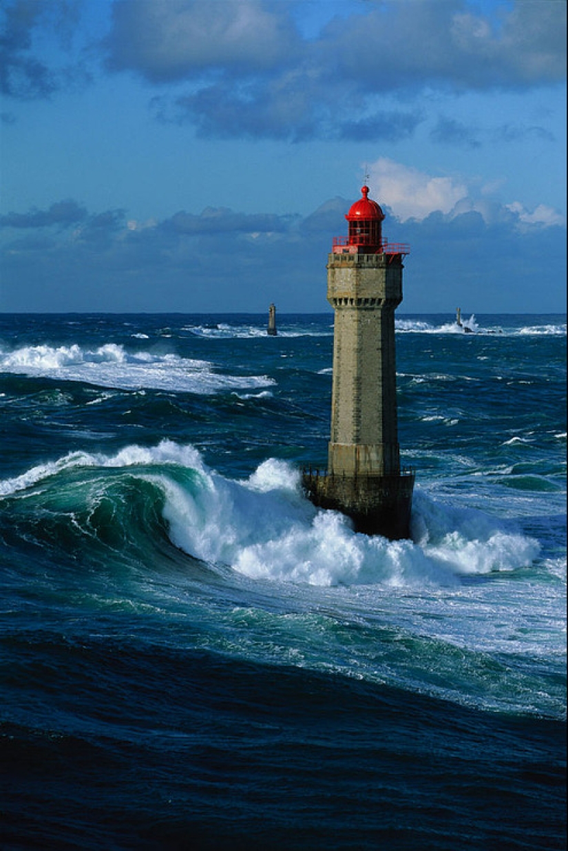 In the middle of the storm: did the lighthouse keeper from the legendary photograph survive?