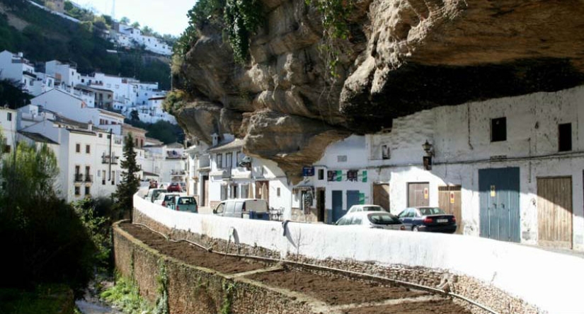 Increíble pueblo rockero: Setenil de las Bodegas