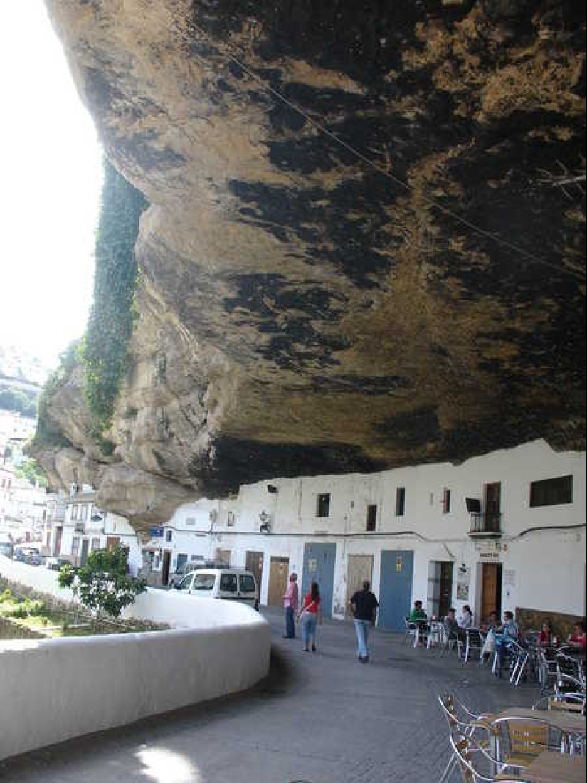 Increíble pueblo rockero: Setenil de las Bodegas