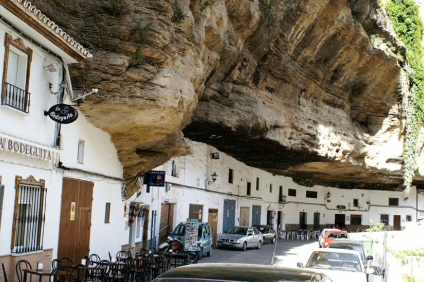 Increíble pueblo rockero: Setenil de las Bodegas