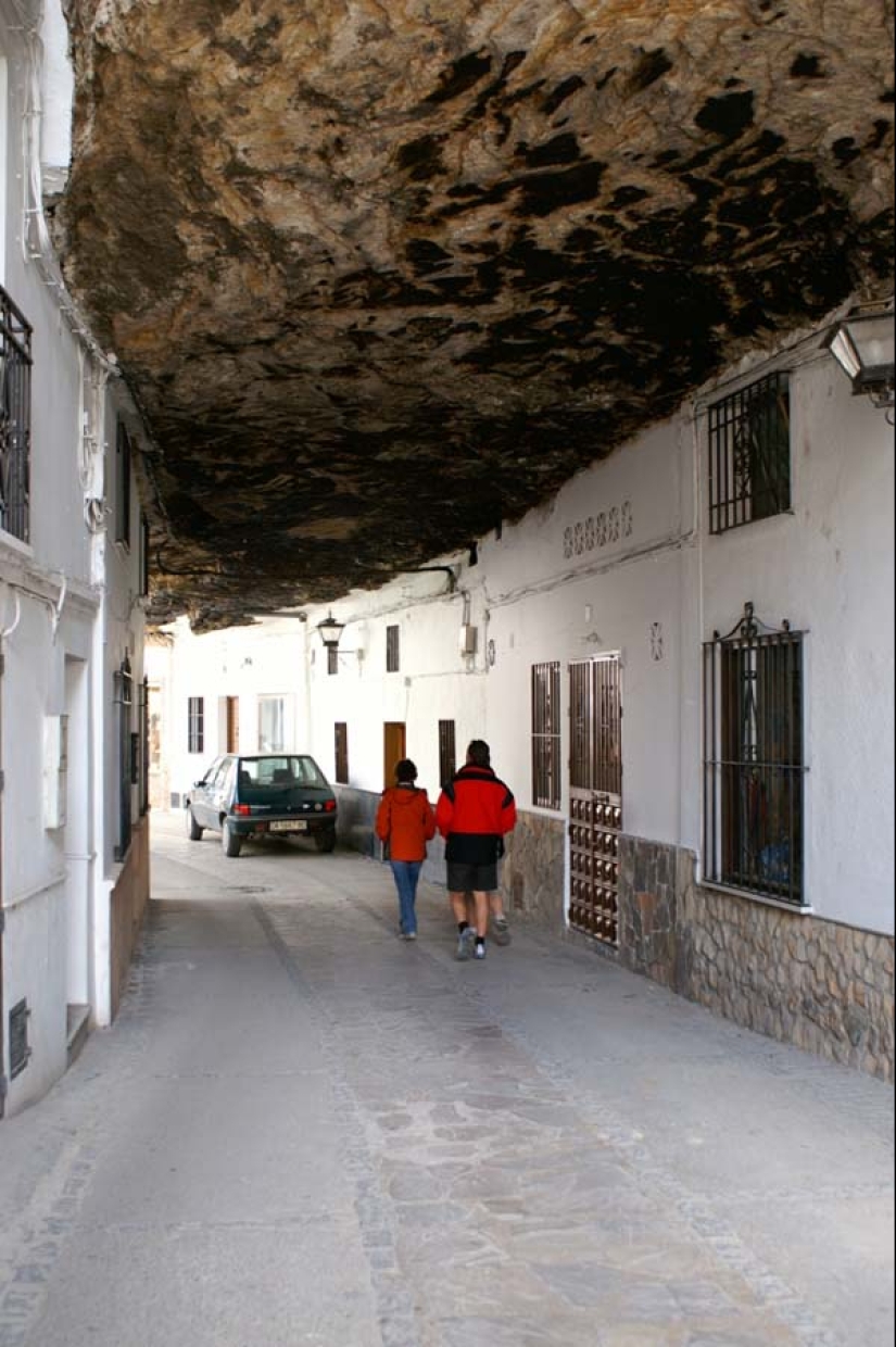 Increíble pueblo rockero: Setenil de las Bodegas