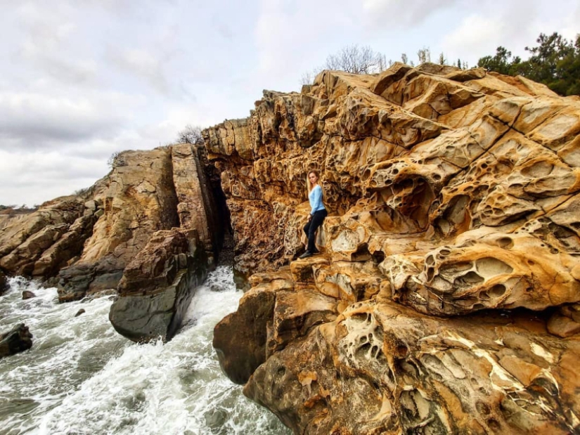 Increíble" Queso " rocas-un milagro de la naturaleza en la costa de Crimea