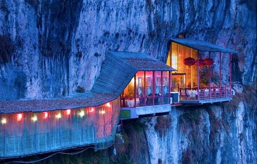 Increíble restaurante colgante en China