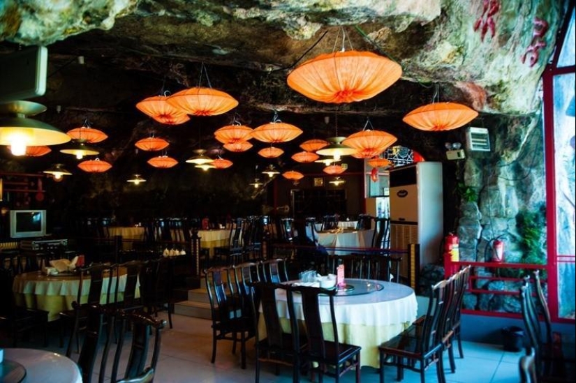 Increíble restaurante colgante en China