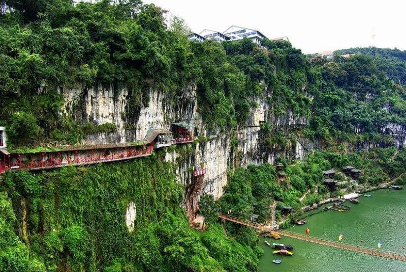 Increíble restaurante colgante en China