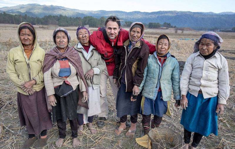 Increíbles costumbres de una tribu india donde las mujeres tienen que usar tapones en sus fosas nasales