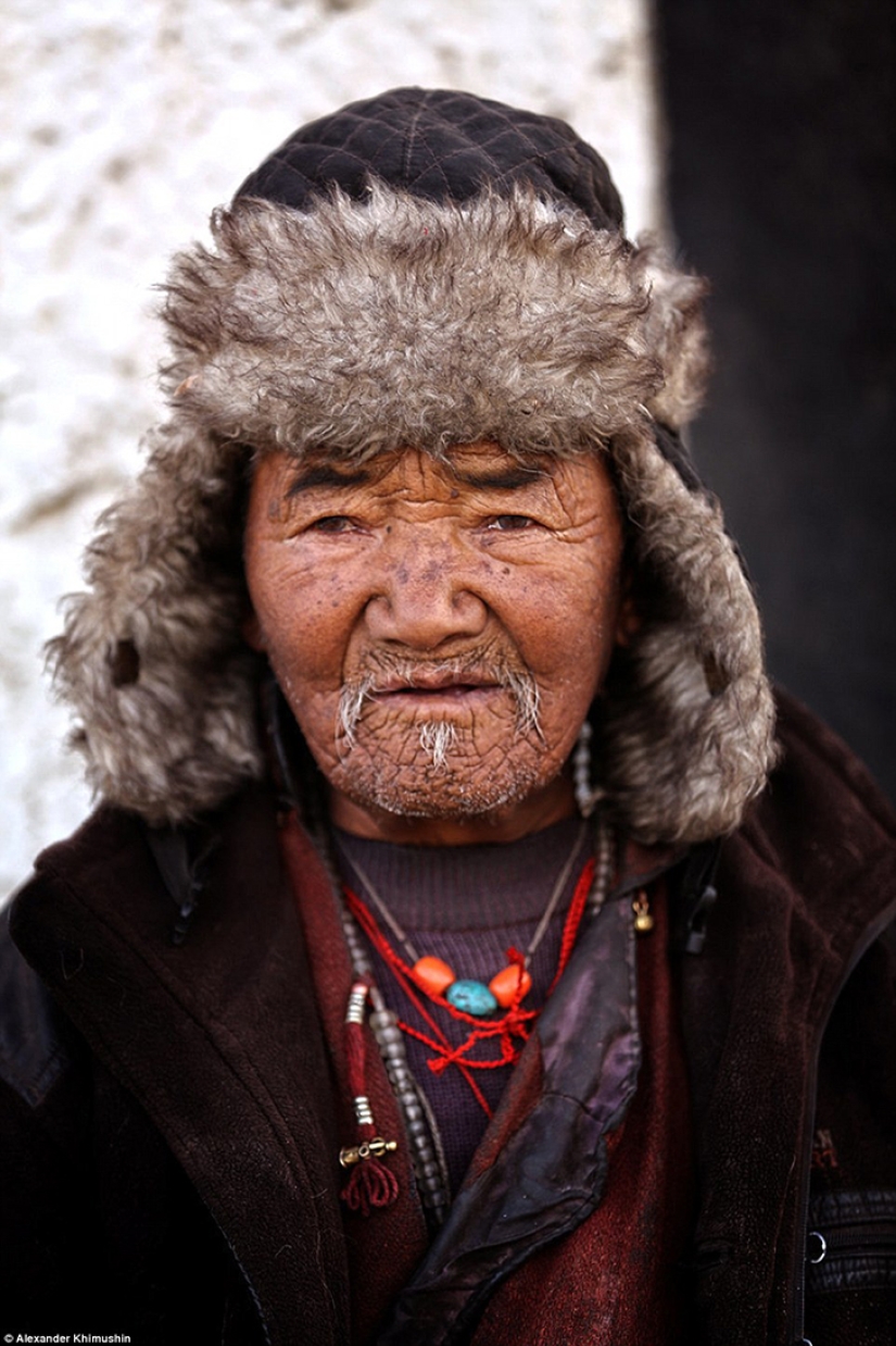 Increíbles retratos de personas de los rincones más remotos del planeta