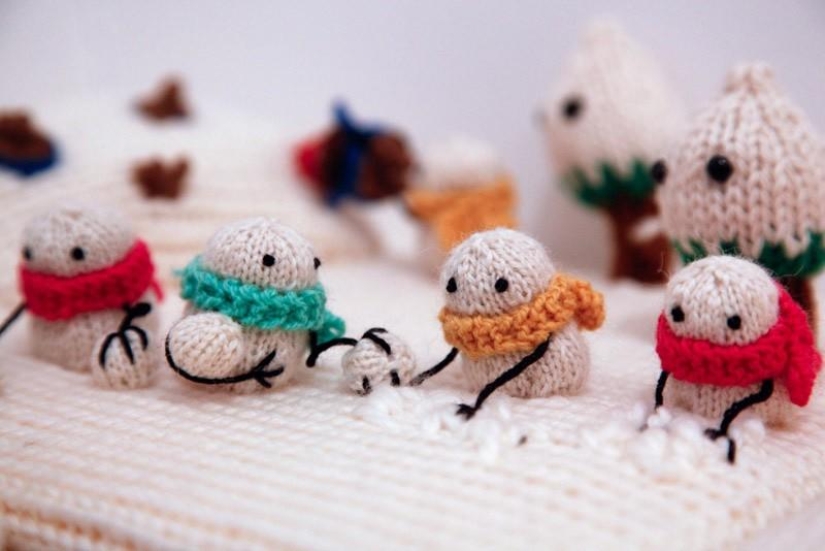 Incredible miniature knitted and crocheted items