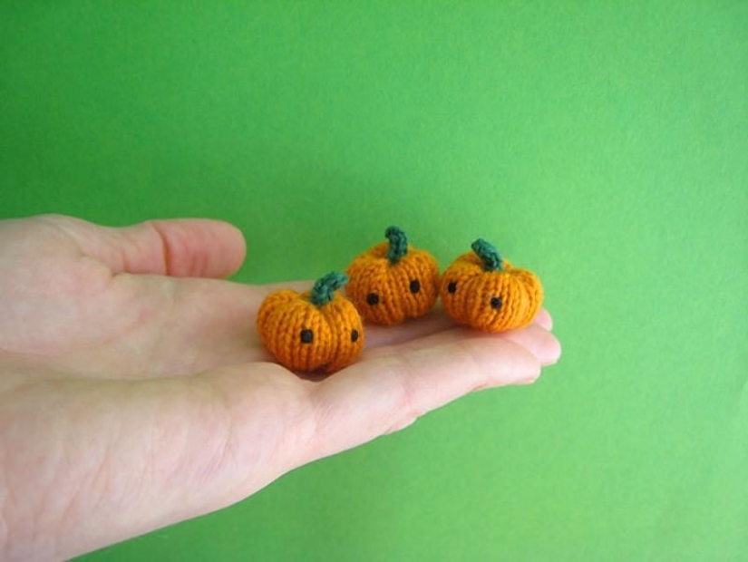 Incredible miniature knitted and crocheted items