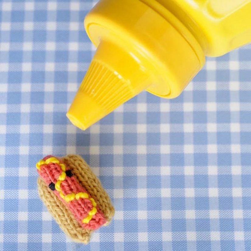 Incredible miniature knitted and crocheted items