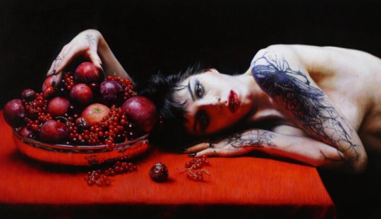 Incredible photorealism of erotic paintings by Anna Vypykh