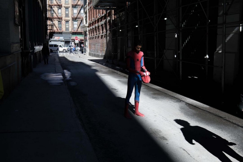 Inesperadas escenas de la calle de nueva York y tel Aviv en la lente del maestro de la calle-foto por Ronen Berka