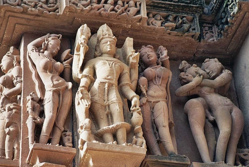 Infidelity, third floor and singing briefs: sexual entertainment of ancient Indians