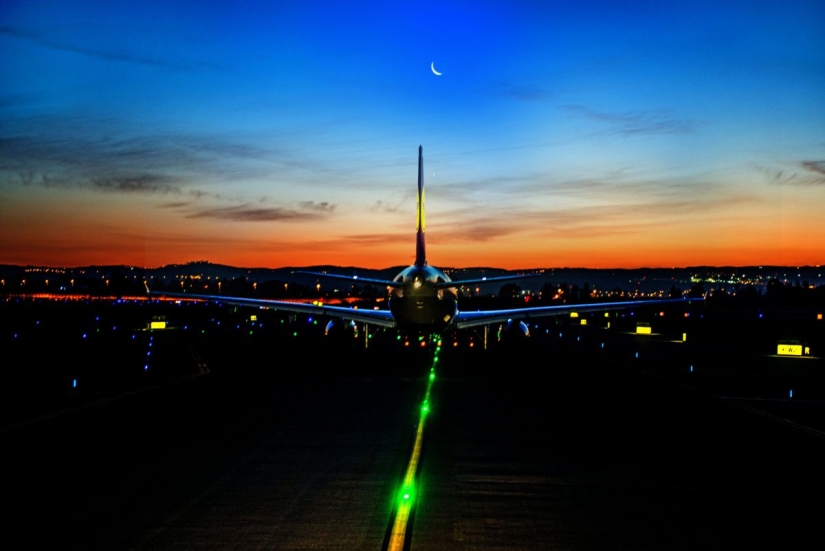 It turns out that the pilots of passenger airliners are the best photographers