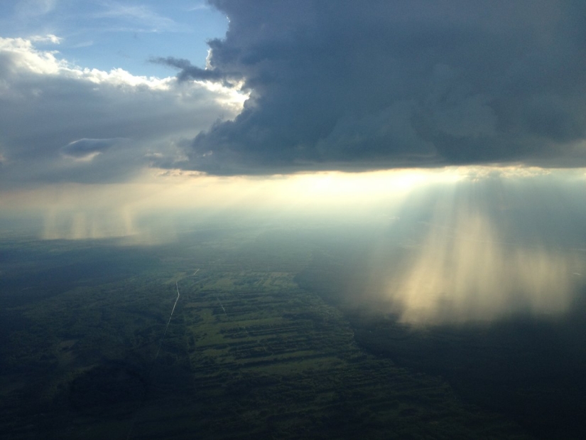 It turns out that the pilots of passenger airliners are the best photographers