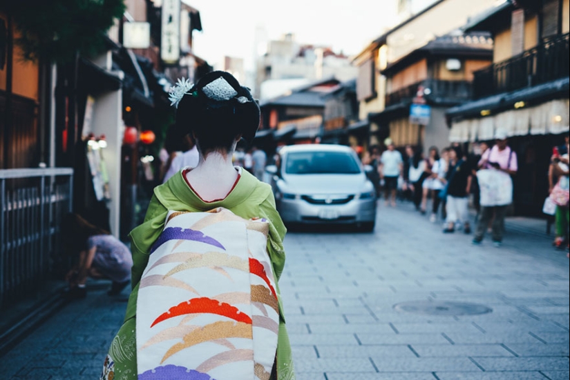 Japanese flavor in Takashi Yasui's street photos
