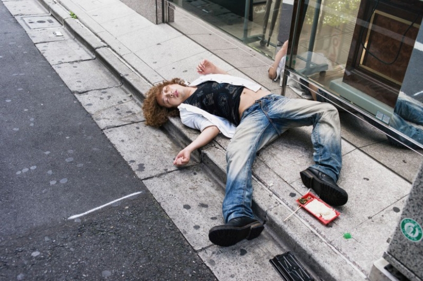 Just tired: why drunk Japanese lying on the streets don't bother anyone