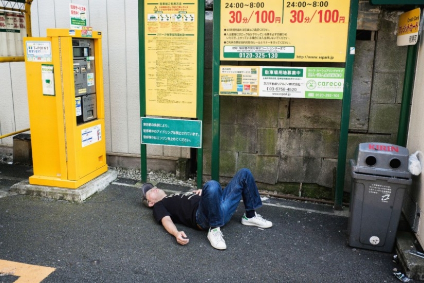 Just tired: why drunk Japanese lying on the streets don't bother anyone