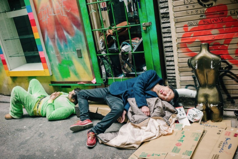 Just tired: why drunk Japanese lying on the streets don't bother anyone