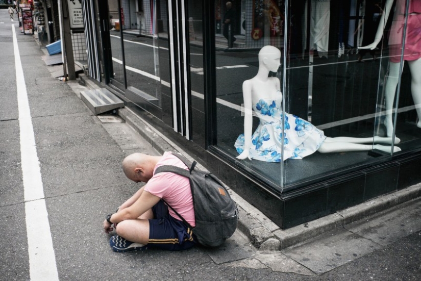 Just tired: why drunk Japanese lying on the streets don't bother anyone