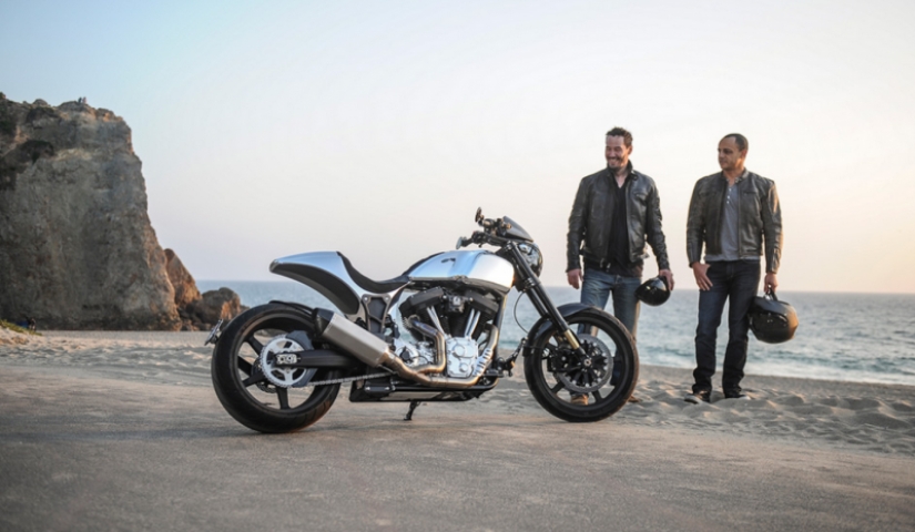 Keanu Reeves and the happy story of his love... for motorcycles