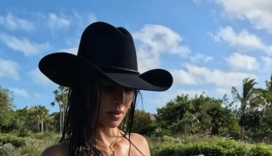 Kim Kardashian calienta las vacaciones de primavera con diminuto bikini y cadenas para el cuerpo: ‘Cake Boss’