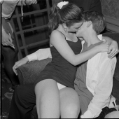 "La agonía y el éxtasis": un hormonales cargado de fotos de jóvenes amantes de la década de los 90