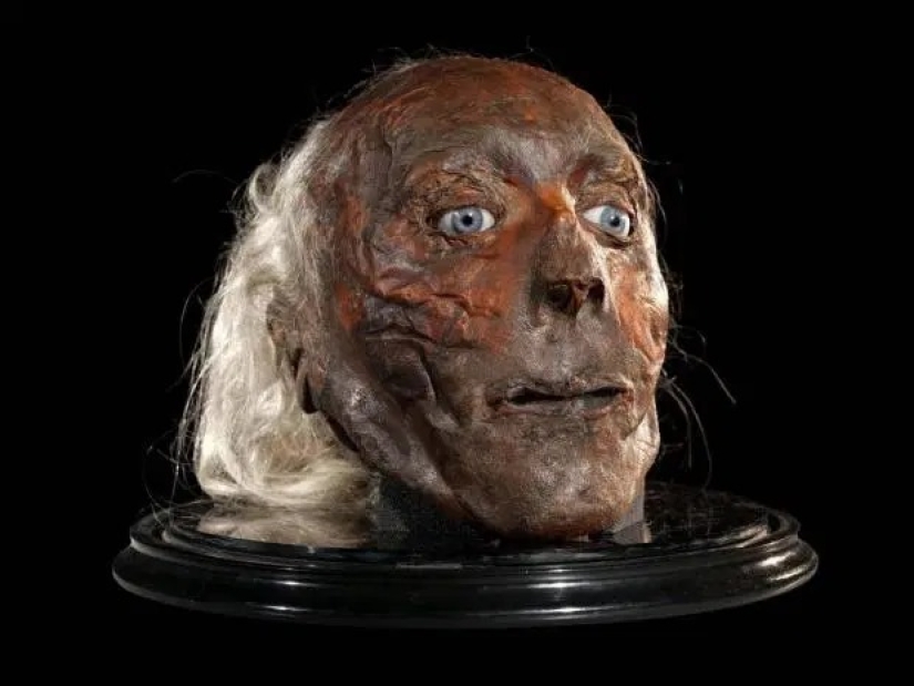 La atracción más espeluznante de Gran Bretaña — La Momia de Jeremy Bentham