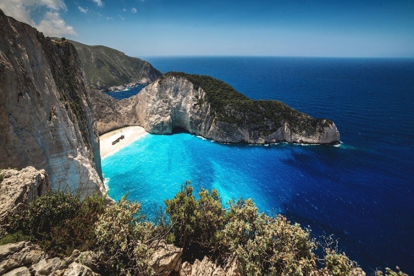 La bahía de Navaio es una playa protegida en la isla griega de Zakynthos