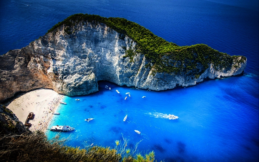 La bahía de Navaio es una playa protegida en la isla griega de Zakynthos