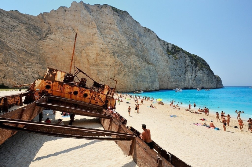 La bahía de Navaio es una playa protegida en la isla griega de Zakynthos