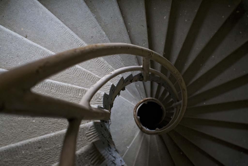 La belleza vertiginosa de las escaleras de caracol