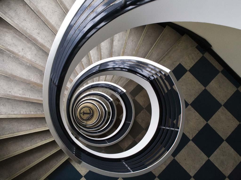 La belleza vertiginosa de las escaleras de caracol