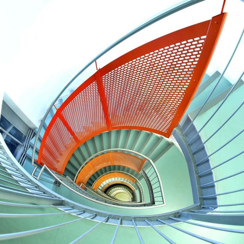 La belleza vertiginosa de las escaleras de caracol