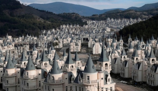 La ciudad de los castillos fantasma Burj Al Babas