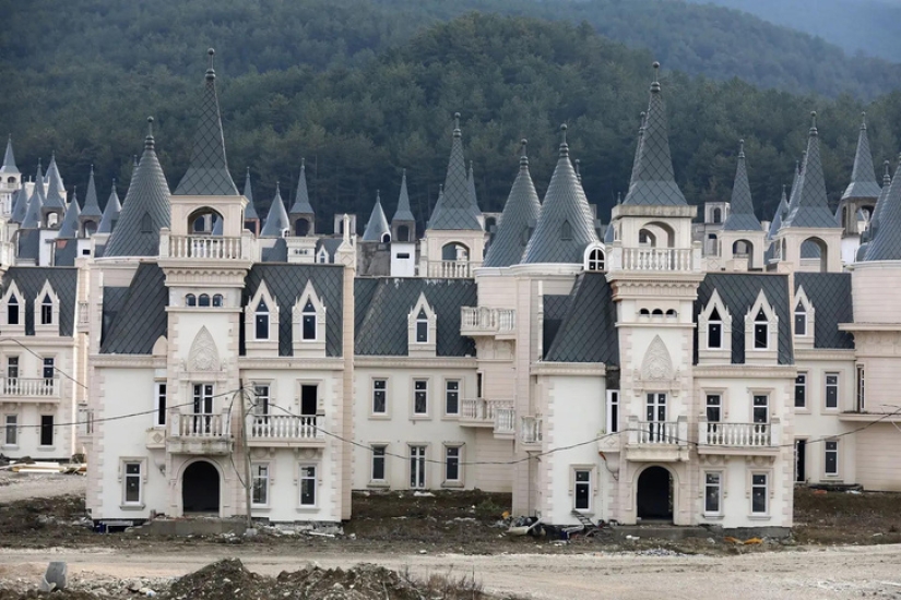 La ciudad de los castillos fantasma Burj Al Babas