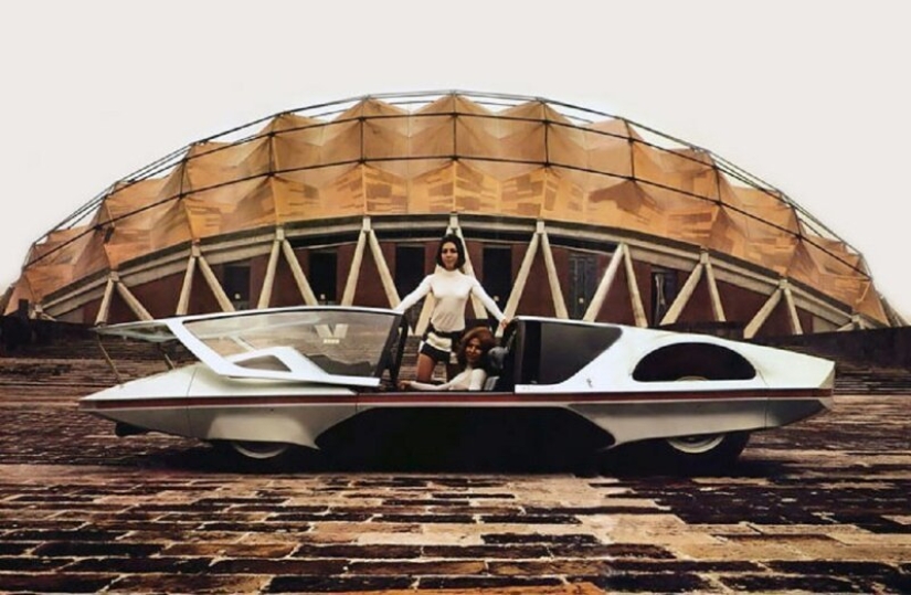 La elegancia de retro-futurismo: italiano coche del futuro en 1970