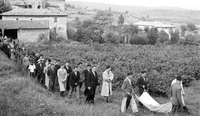 La epidemia de locura en Pont-Saint-Esprit: cómo el pan envenenado volvió locos a los franceses