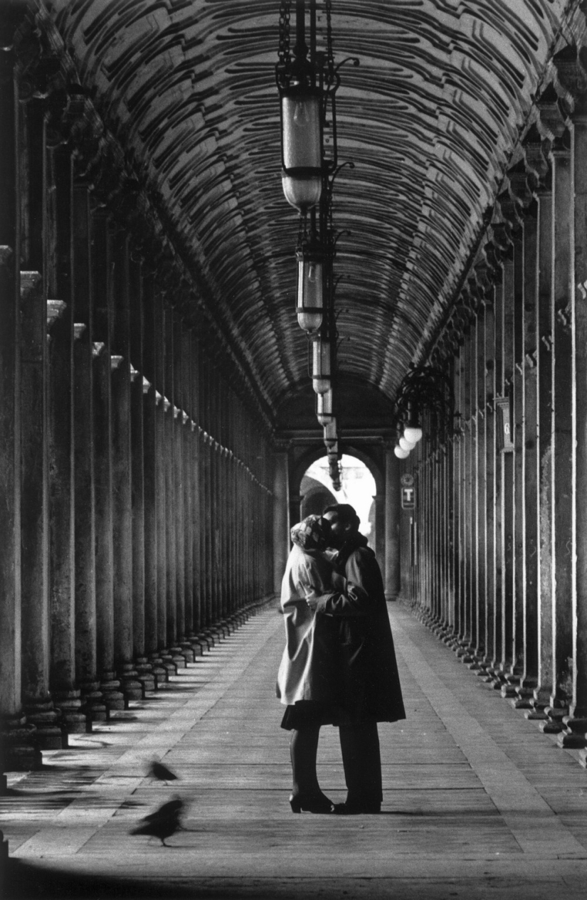 La esquiva Dolce Vita: Italia en el clásico fotográfico por Gianni Berengo Gardina