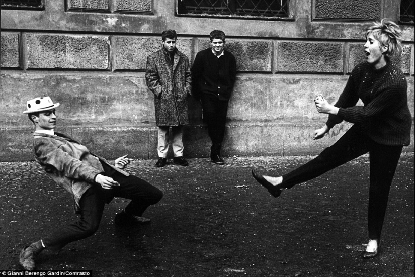 La esquiva Dolce Vita: Italia en el clásico fotográfico por Gianni Berengo Gardina