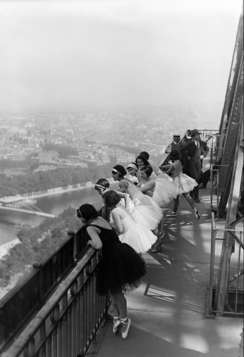 La historia centenaria del principal cabaret del mundo "Moulin Rouge" en fotos