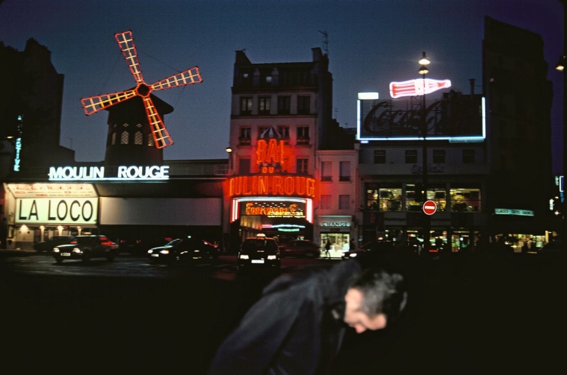 La historia centenaria del principal cabaret del mundo "Moulin Rouge" en fotos