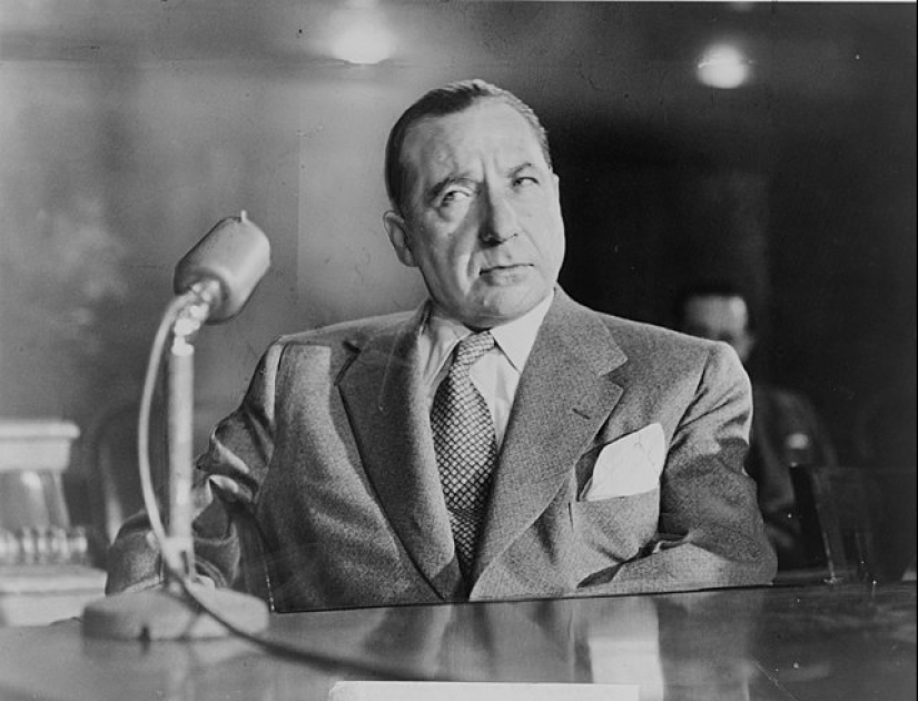 La historia de Frank Costello, quien se convirtió en el prototipo del padrino Don Vito Corleone.