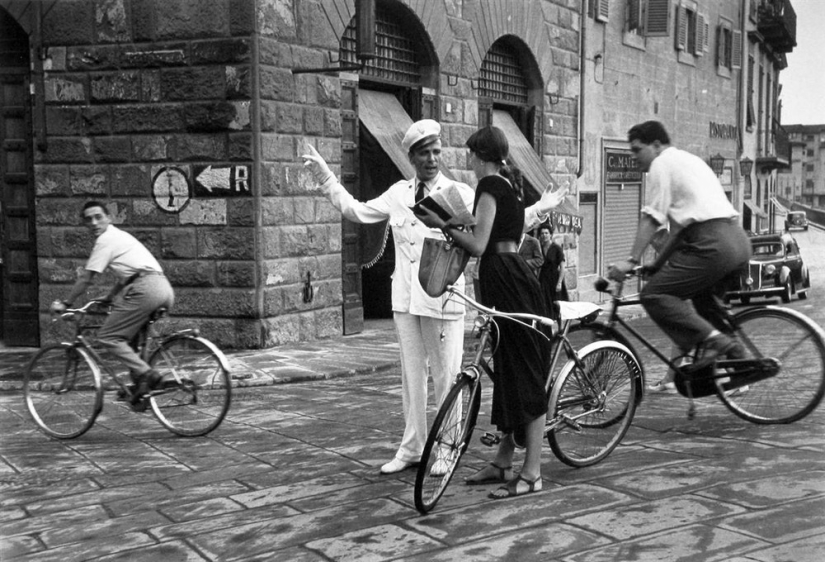 La legendaria serie de fotos de Ruth Orkin "Una mujer americana en Florencia"