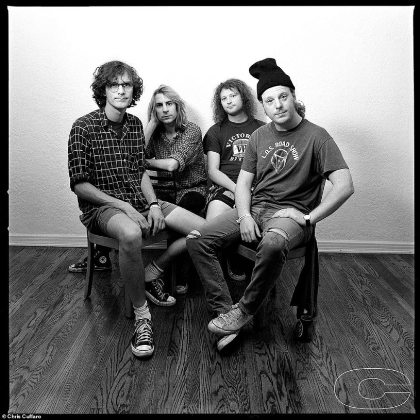 La última revolución del Rock: raras fotos de bandas de culto grunge de los 90 por Chris Cuffaro