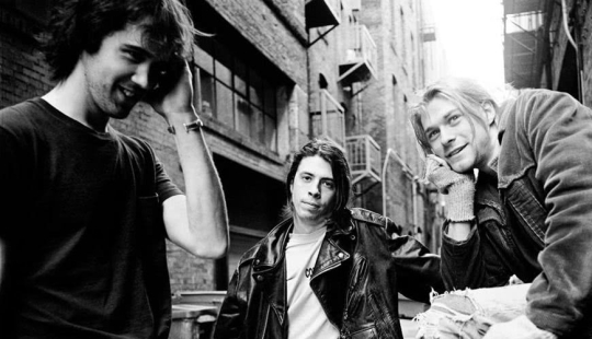 La última revolución del Rock: raras fotos de bandas de culto grunge de los 90 por Chris Cuffaro